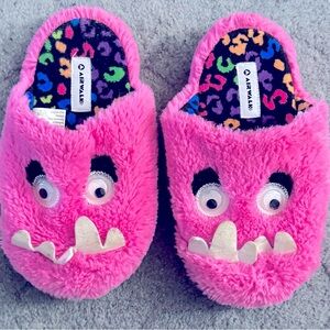 Airwalk Pink Fluffy Monster Slippers Size 2-3